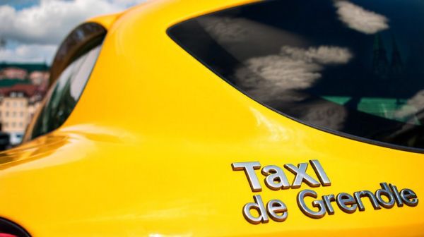 Réservez votre taxi facile de Grenoble à Lyon Saint-Exupéry